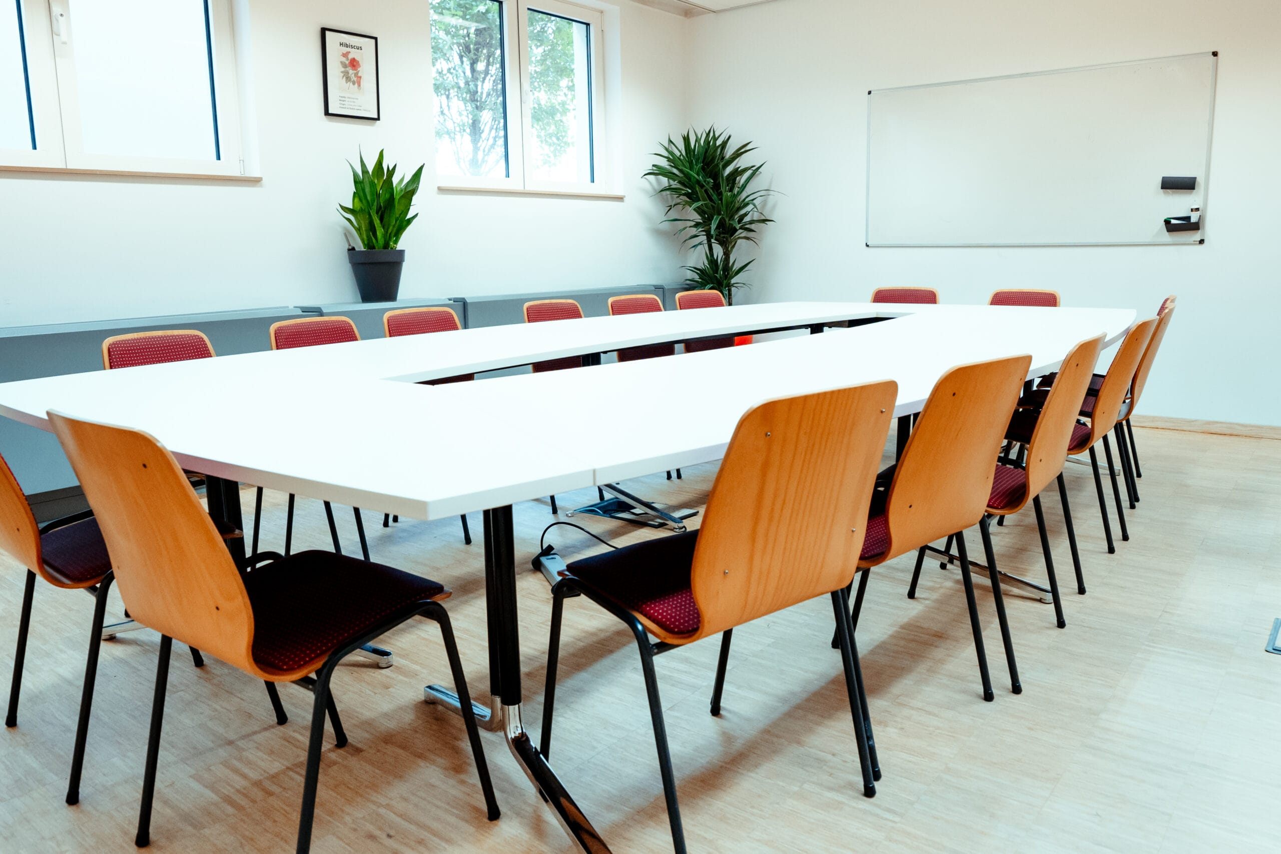 Salle de réunion à louer Mundo Madou, Bruxelles. Uniquement pour les acteurs·rices de l'associatif. Capacité : 14pers.